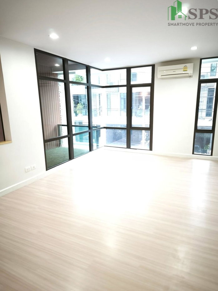 รูป ให้เช่า ทาวน์โฮม 3 ชั้น Plex บางนา กม.5 ใกล้เมกะบางนา (SPSSR211) - รูปที่ 2/9