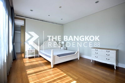 Condos for rent : Premium Luxury Condo in Prime Location Bright 24
