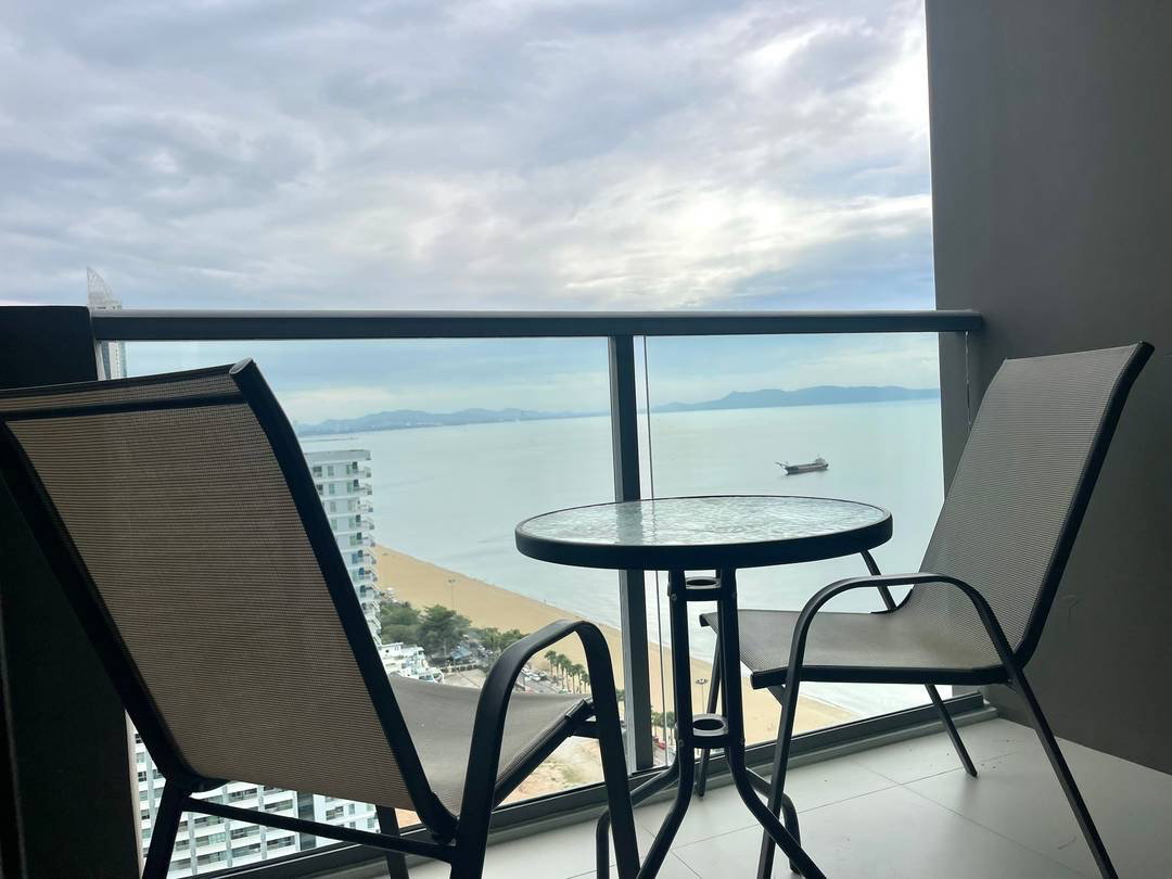 รูป For rent Aeras Beachfront Condo SeaView Free  Internet WiFi  - รูปที่ 3/39