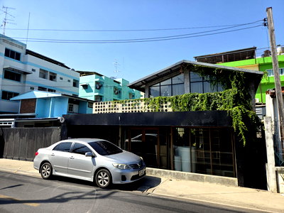 Home office for rent Soi On Nut (Sukhumvit 77) : 🔥 Rare Commercial Property for Rent | Home Office / Café / Restaurant | On Nut | 100 sq.w. | Only THB 30,000/month 🔥