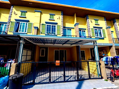 Townhouses for sale Si Racha Post Center : Two-story townhome for sale in Golden Town Sriracha-Assumption, Chonburi.