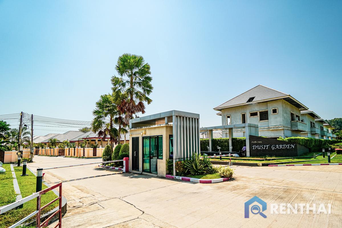 รูป บ้านสมัยใหม่พร้อมสระว่ายน้ำส่วนตัวในชุมชนที่มีรั้วรอบขอบชิดที่ปลอดภัย - รูปที่ 18/22
