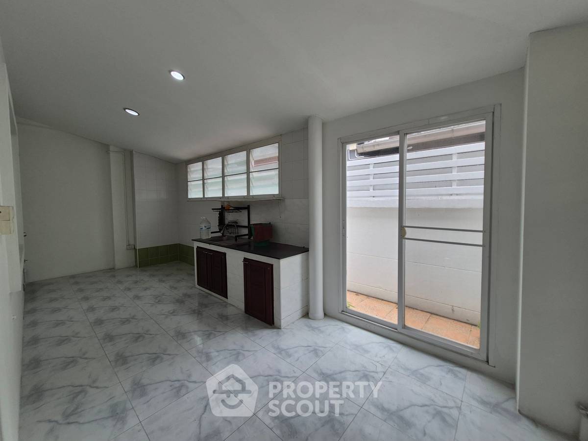 picture 4-BR House in Saen Saep (ID 2899597) - 7/14