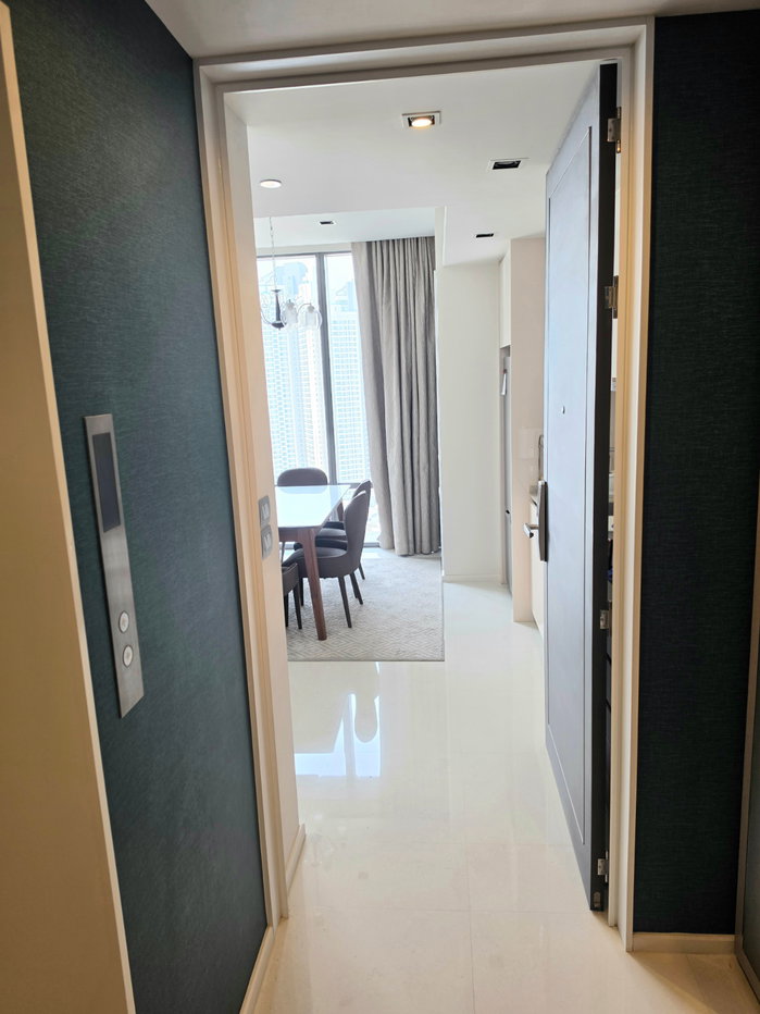 รูป Luxury Condo Sathorn — ห้องใหญ่ ชั้นสูง พร้อมลิฟต์ส่วนตัว ราคาดีมาก 13.5 ล้าน - รูปที่ 11/13