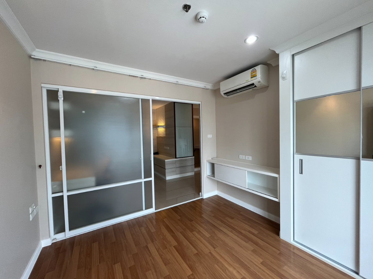 รูป 🔥 Lumpini Place Rama 9 - Ratchada | Rare Unit ห้องใหญ่ 37.5 ตร.ม. แต่ง Built-in ใหม่ ชั้นสูงวิวสวย New CBD พระราม 9 เพียง 2.99 ล้าน - รูปที่ 6/15