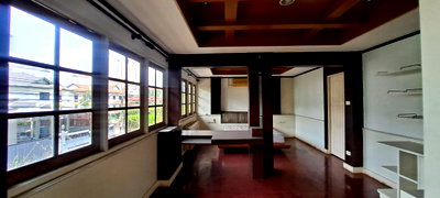 Retail spaces for rent Big C Extra Rama 4 : House for business in Thonglor area. 通罗住宅出租 ** NO CO-AGENT **