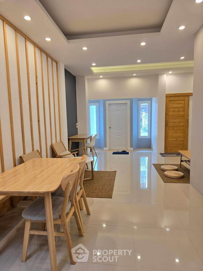 รูป ทาวน์เฮ้าส์ 3-ห้องนอน ใน คันนายาว (ID 2885218) - รูปที่ 2/19