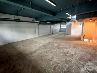 Shophouses for rent Rajabhat Thonburi University : Main road Near  MRT Wat Mangkon station, shophouse for rent in Yaowarat, Samphanthawong, 4th floor and rooftop, usable area 180 sq m.
