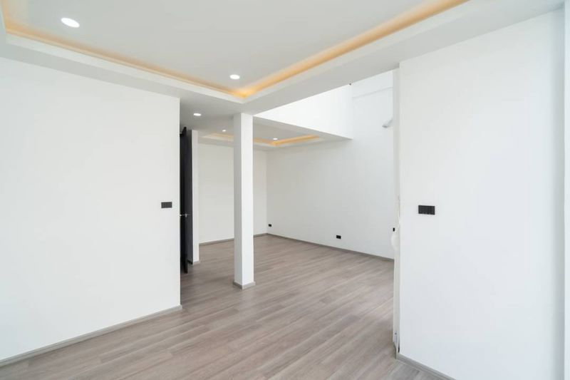 รูป ขายบ้านรีโนเวทใหม่ อโศก-นานา โครงสร้างแข็งแรง ** NO CO-AGENT ** - รูปที่ 11/19