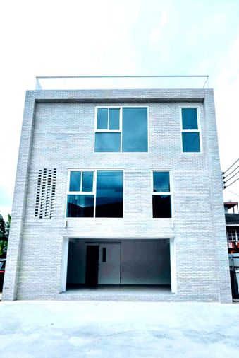 H0811, Office Building for Sale at Ladphrao 71