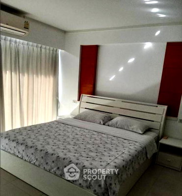 Condos for sale : 2-BR Condo at Golden Pattaya Condominium close to Naklua (ID 2878642)