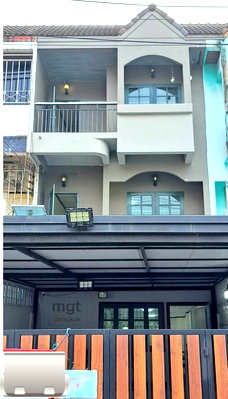 Townhouses for sale Lat Phrao 107 : For Sale ! 3-story townhouse, Ladprao 117, opposite The Mall Bangkapi, near Bangkapi station.
