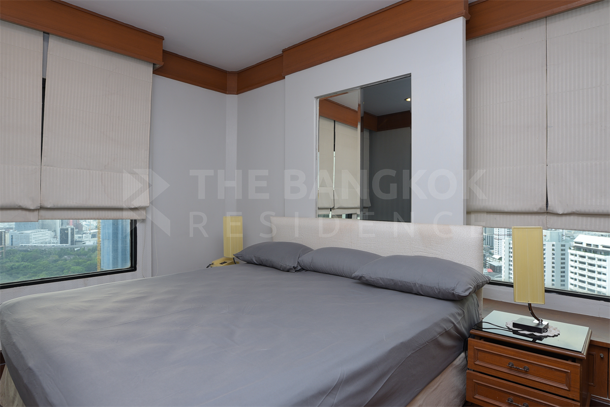 picture Grand Diamond Condominium  Move-in Ready, Just Bring Your Stuff - 4/10