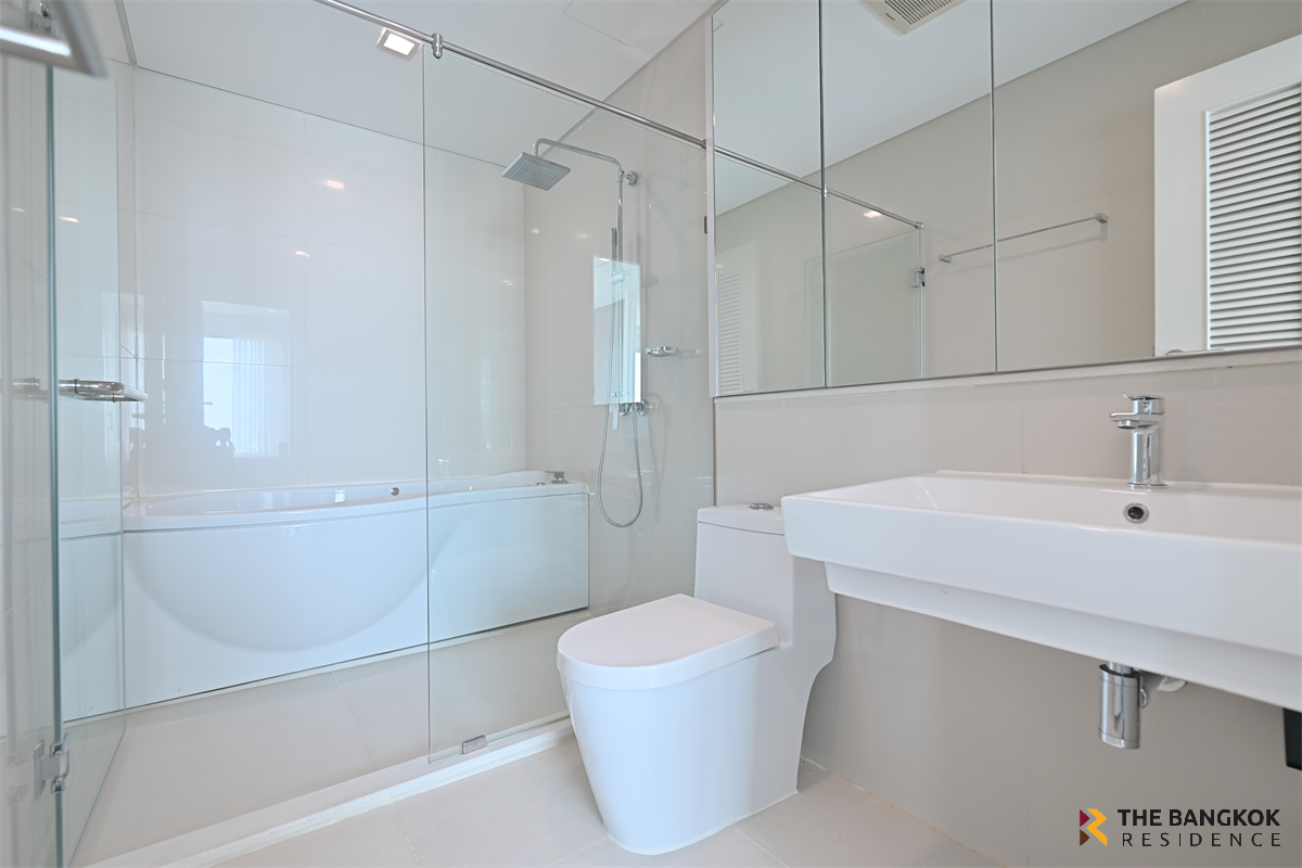picture Ivy Thonglor Room available, great price - 6/10