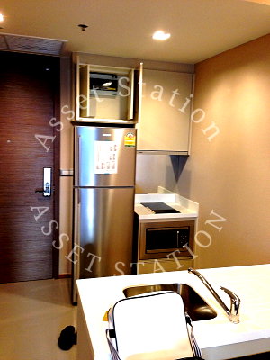 Condos for rent : 🛋 The Address Sathorn: A luxury condo in the heart of Sathorn, offering a prime location near BTS Chong Nonsi, perfect for both living and living. ✨