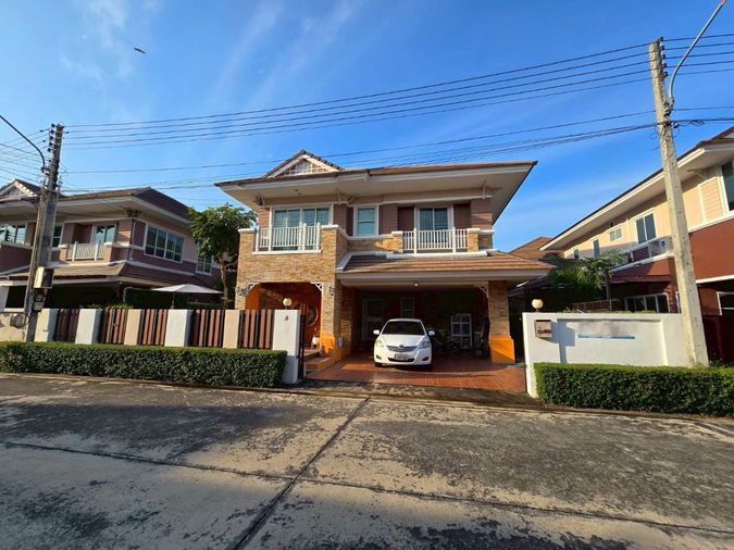 for sale in Grand Maneerin Village, Sam Mook-Bang Saen.