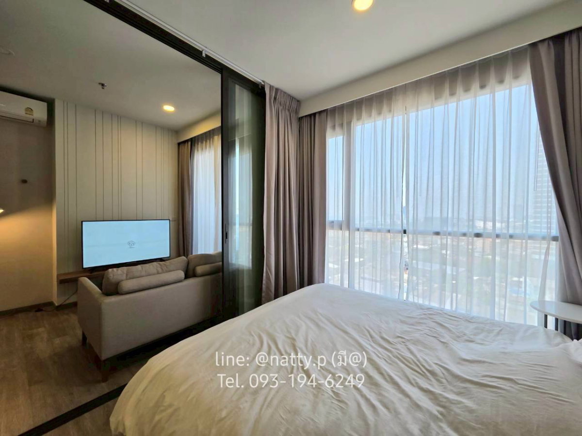 picture ✨ For rent  KEEN Center Sriracha ✨ - 2/12