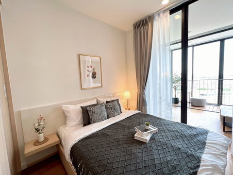 Bright Wongwian Yai ห้องสวย ราคาดี สอบถามเพิ่มเติมได้ที่ Line @condorental