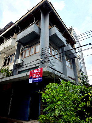 โฮมออฟฟิศ ถนนรัชดาภิเษก : ขายถูก! ตึกแถวตลาดห้วยขวาง3.5ชั้น หลังมุม ตรงข้ามห้วยขวางเทอร์เรซ