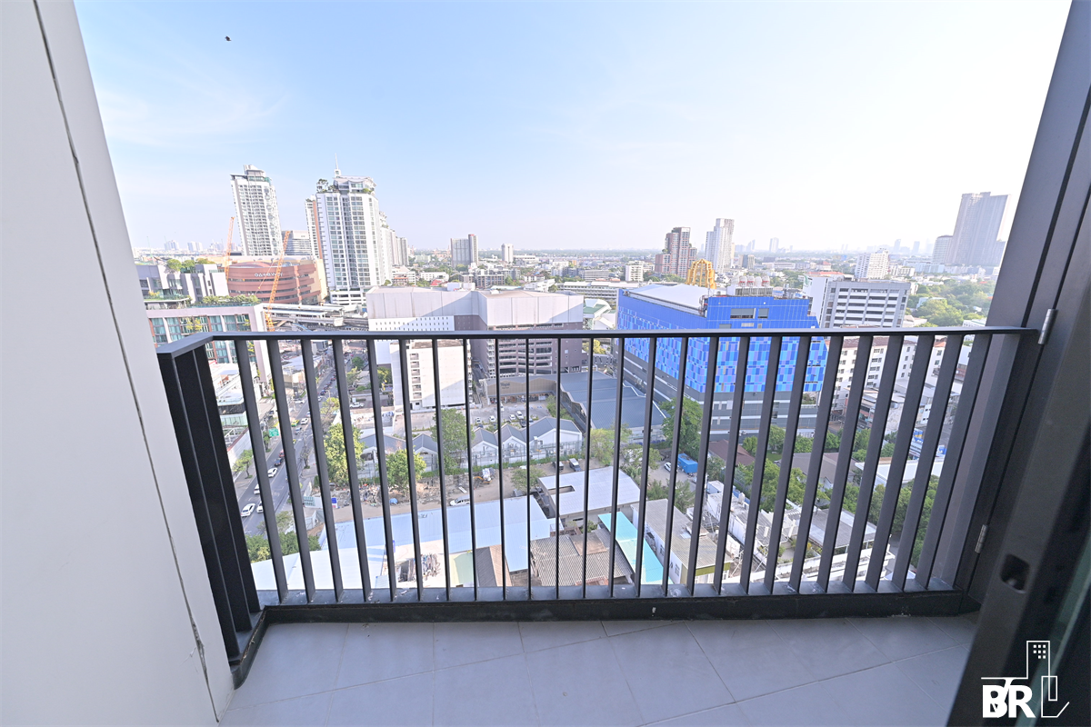 picture RHYTHM Ekkamai near BTS Ekkamai Move-in Ready, Just Bring Your Stuff - 4/10