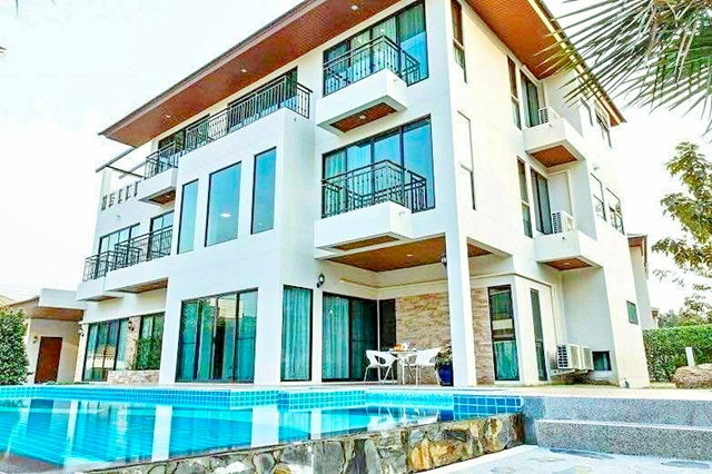 รูป 4ปีมีครั้ง สนามกอล์ฟ กรุงเทพกรีฑา 800ม. คฤหาสน์ 3ชั้น Pool Villa เฟอร์ครบ 6นอน 6 น้ำ ม.นานาชาติแสตมฟอร์ด 250ม. 200ตร.วา. 650ตร.ม. พระราม 9 - รูปที่ 1/8