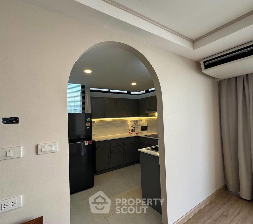 picture 2-BR Condo at Supalai Place Sukhumvit 39 near BTS Phrom Phong (ID 2901765) - 9/17