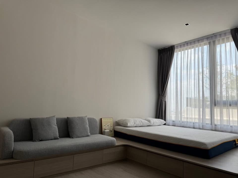 picture Reference Sathorn - Wongwianyai  - 2/8