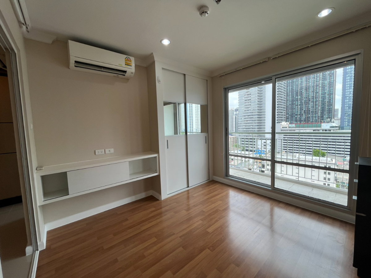 รูป 🔥 Lumpini Place Rama 9 - Ratchada | Rare Unit ห้องใหญ่ 37.5 ตร.ม. แต่ง Built-in ใหม่ ชั้นสูงวิวสวย New CBD พระราม 9 เพียง 2.99 ล้าน - รูปที่ 4/15