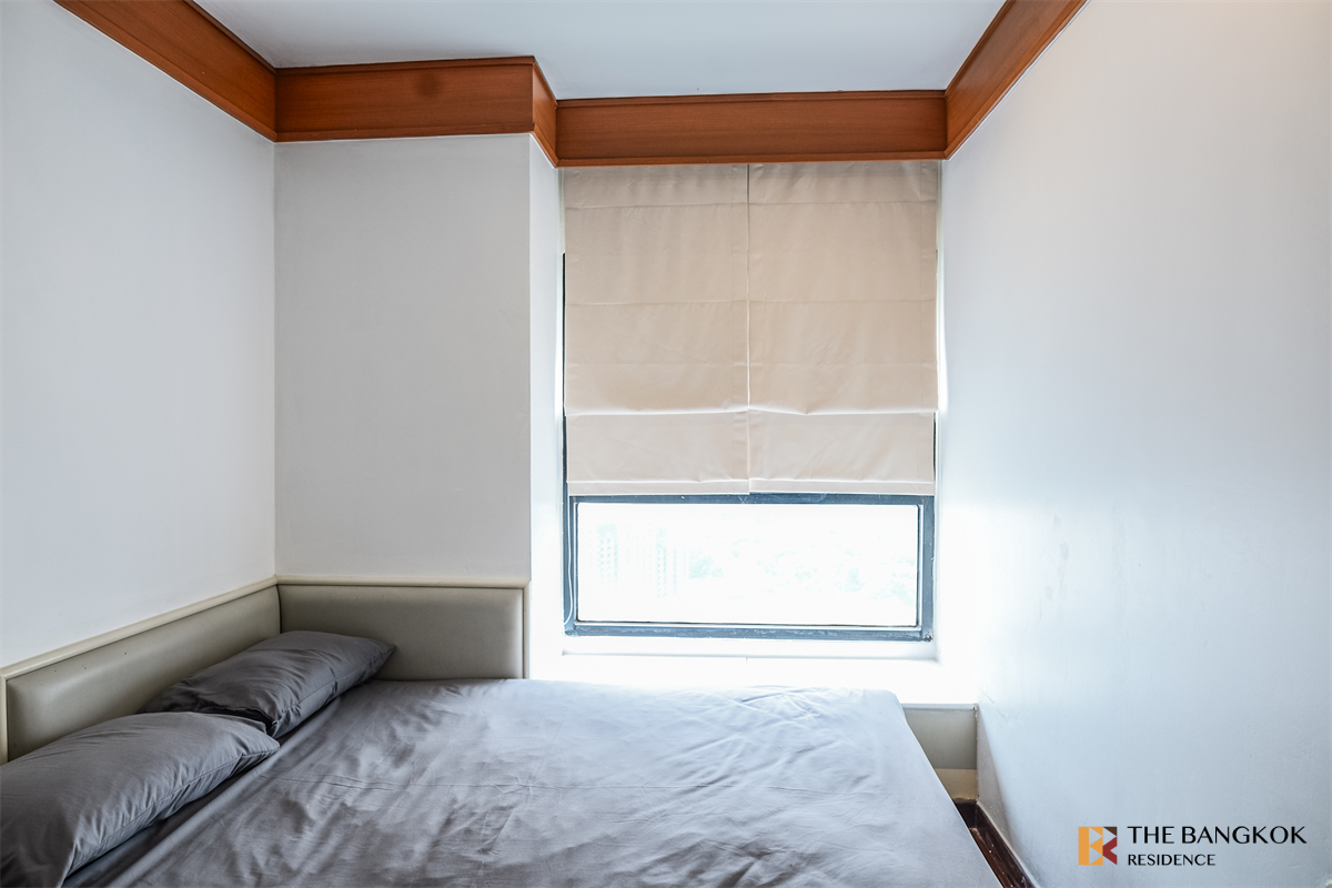 picture Grand Diamond Condominium  Move-in Ready, Just Bring Your Stuff - 1/10