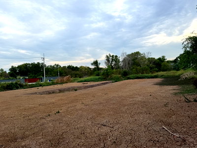 Land for sale Khlong Luang Pathumthani : 4 rai of land for sale in Pathum Thani, Khlong Ha. Excellent location, suitable for factory construction.