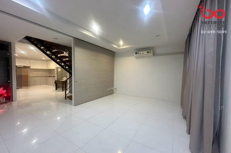 3-bed townhouse for sale, 21.3 sq wah, Yu Charoen