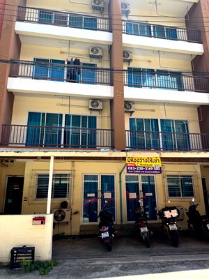 Shophouses for sale Bang Saen : Sale Town home neary university