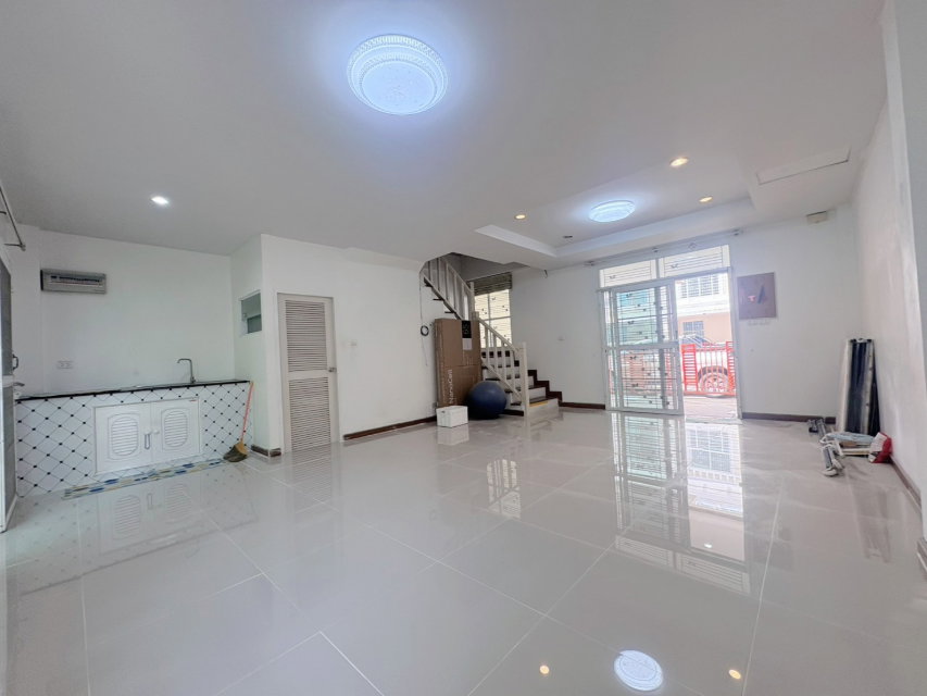 รูป เจ้าของขายเอง! ทาวน์โฮม 3 ชั้น พร้อมอยู่ ทำเลพระราม 5 - นครอินทร์ บ้านใหญ่ 3 ชั้น 5 ห้องนอน ราคา 2.99 ล้าน - รูปที่ 2/39
