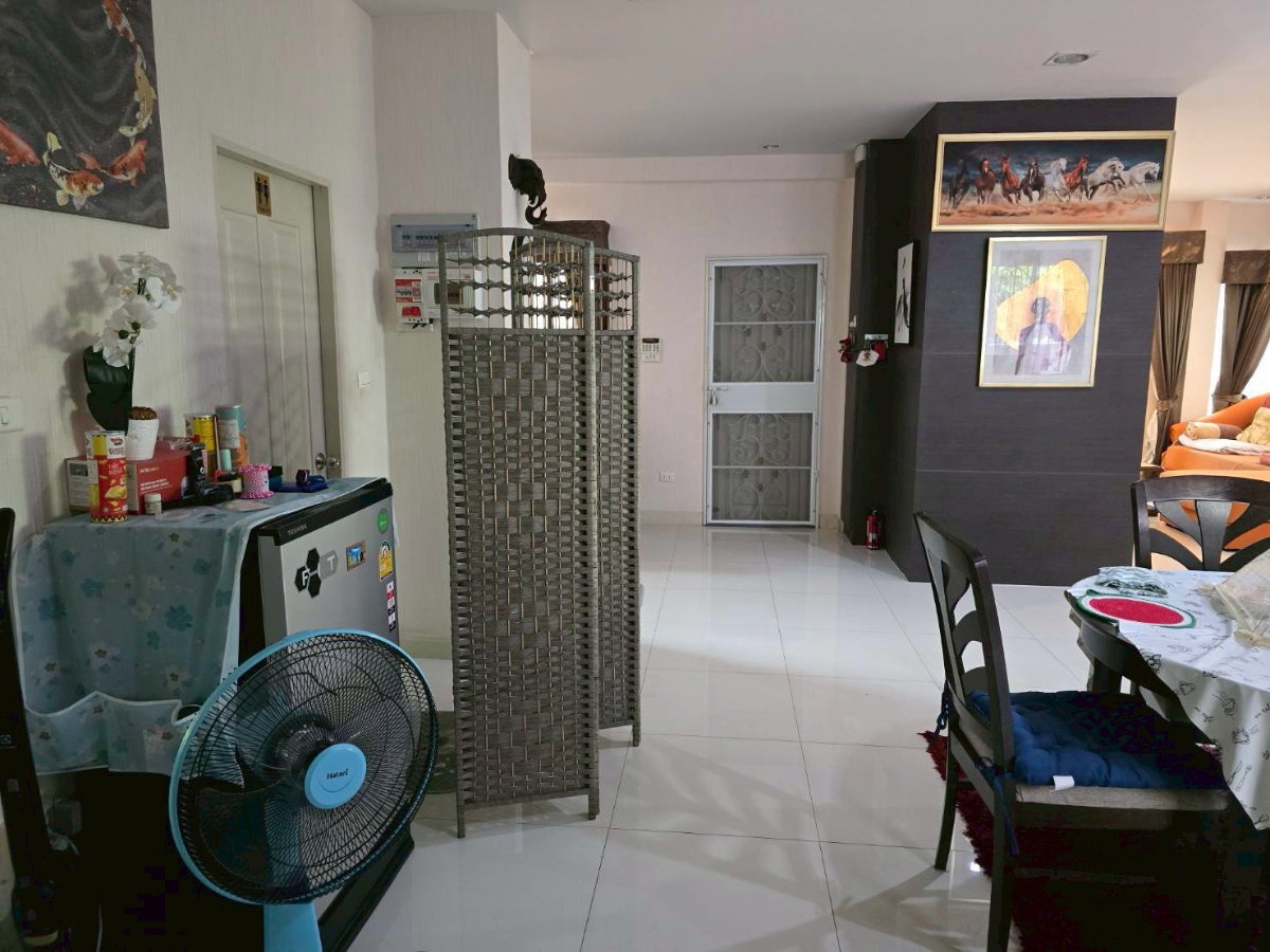 รูป ขายบ้านเดี่ยว 2 ชั้น หมู่บ้านแกรนด์มณีรินทร์ สามมุข-บางแสน - รูปที่ 9/19