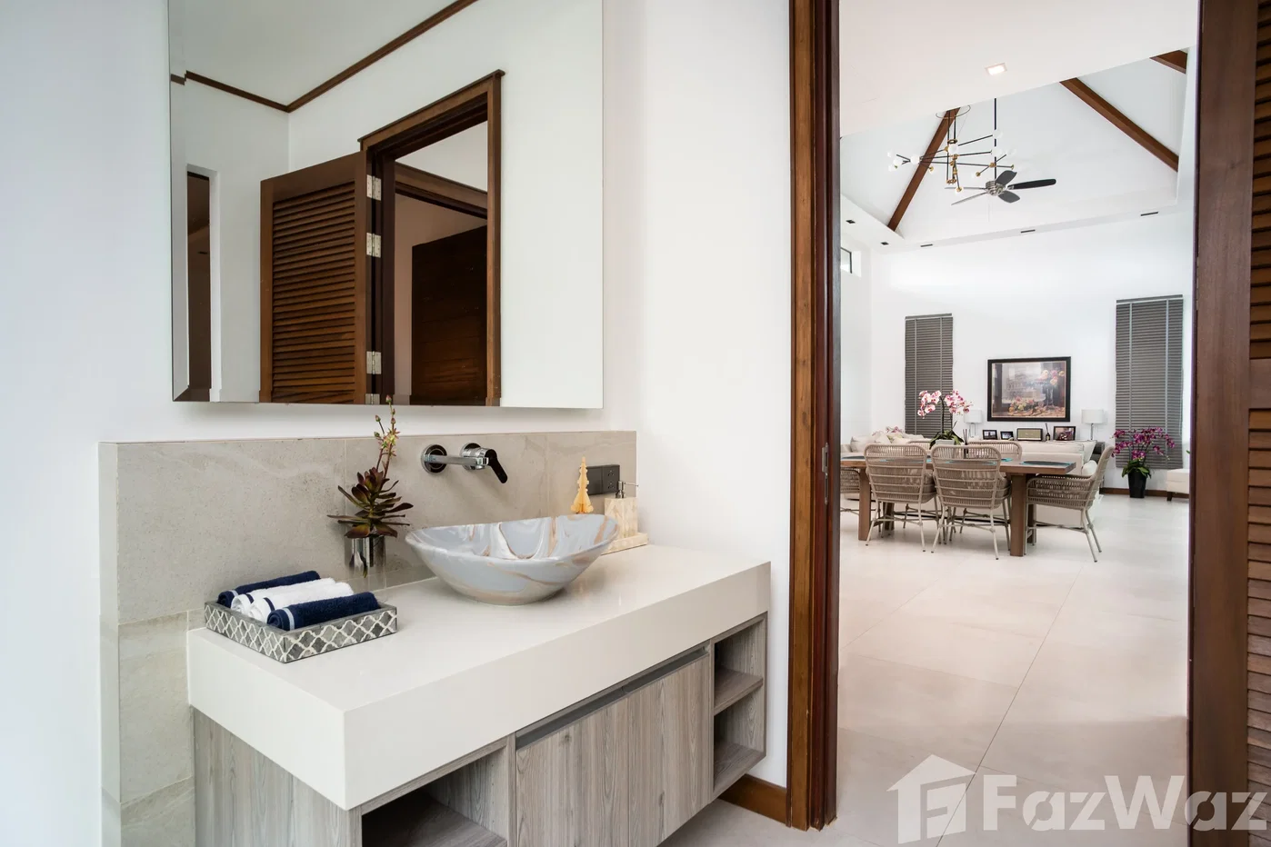 picture Exquisite Lake House Villa – Exceptional Views & Value 5365517 - 16/33