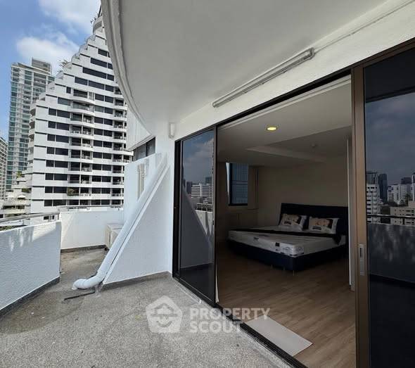 picture 2-BR Condo at Supalai Place Sukhumvit 39 near BTS Phrom Phong (ID 2901765) - 2/17