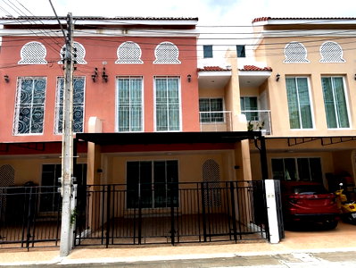เช่าทาวน์โฮม ชลบุรี : ให้เช่า ทาวน์โฮม 3 ชั้น  โครงการ Villa Maroc Bangsaen