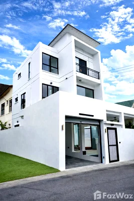 Townhouses for rent MRT Lat Phrao 83  : 5 Bedroom Townhouse for rent in Phlapphla, Bangkok  6262657