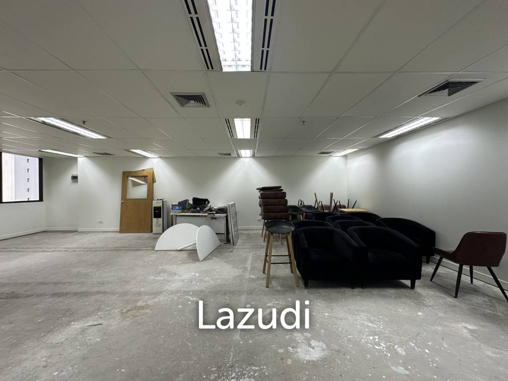 picture Spacious Unfurnished Office in Chartered Square Bangkok - 5/10