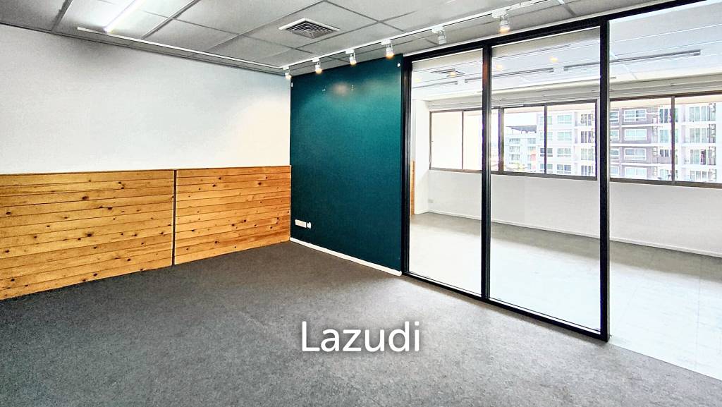picture Premium Office Space in Huai Khwang, Bangkok - 1/3
