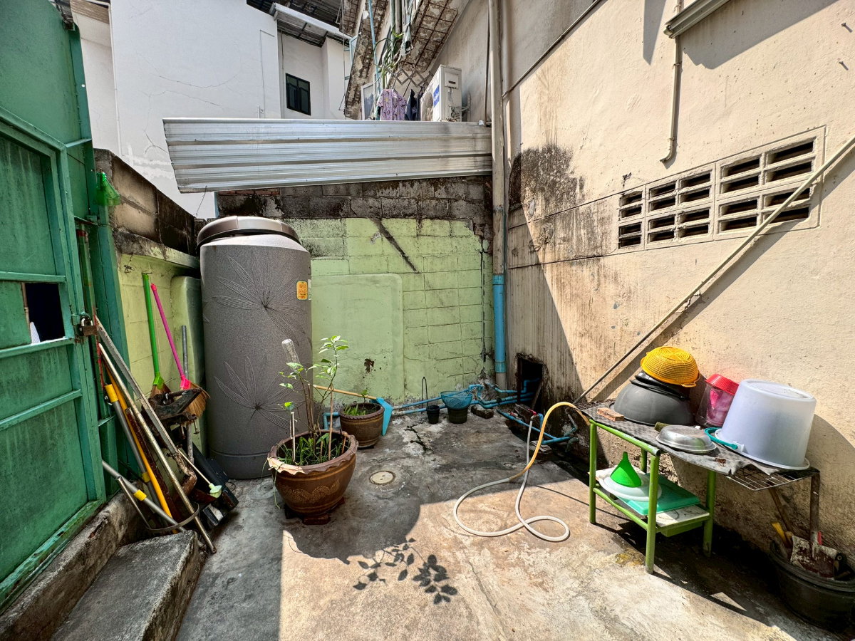 รูป ขายอาคารพาณิชย์ 4.5 ชั้น เหมาะค้าขาย ซอยเอกมัย30 (N.563) - รูปที่ 7/20