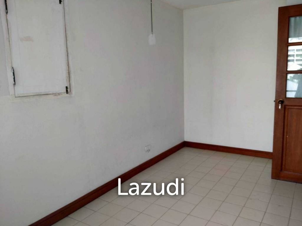 picture 2 Bed 3 Bath 240 Sqm Condo For Rent - 10/17