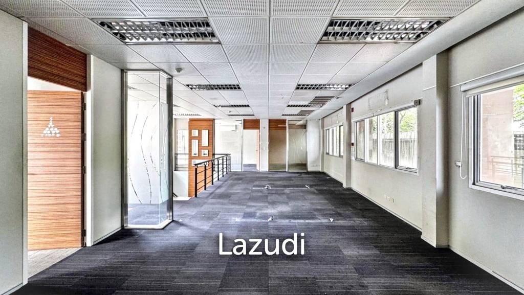 picture Ultra Luxury Bangkok Office Space on Ekamai Road - 2/19
