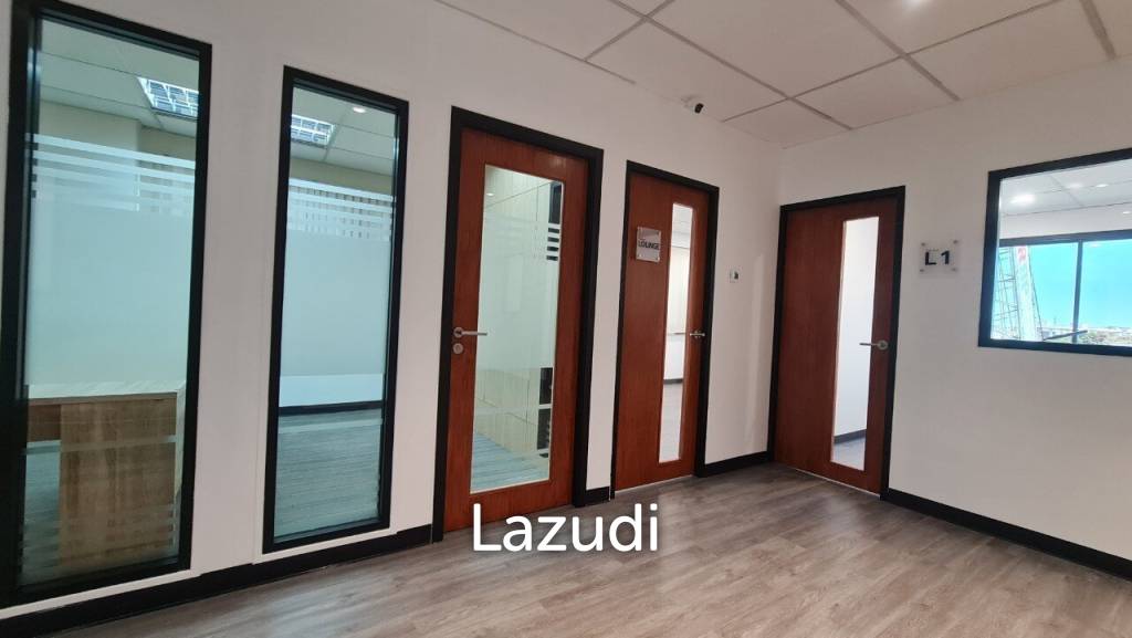 picture Premium Luxury Office Space for rent in Phrakhanong - 13/14