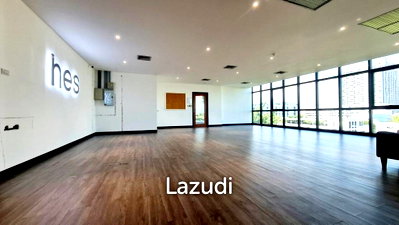 เช่าสำนักงาน โรงเรียนเซนต์แอนดรูส์อินเตอร์เนชันแนล กรุงเทพ : Premium Luxury Office Space for rent in Phrakhanong