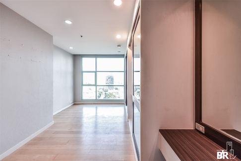 ยูนิต Luxury หรูหราแบบไม่ต้องรอ ชาเทรียม เรซิเด้นซ์ รีเวอไซด์ บางกอก
