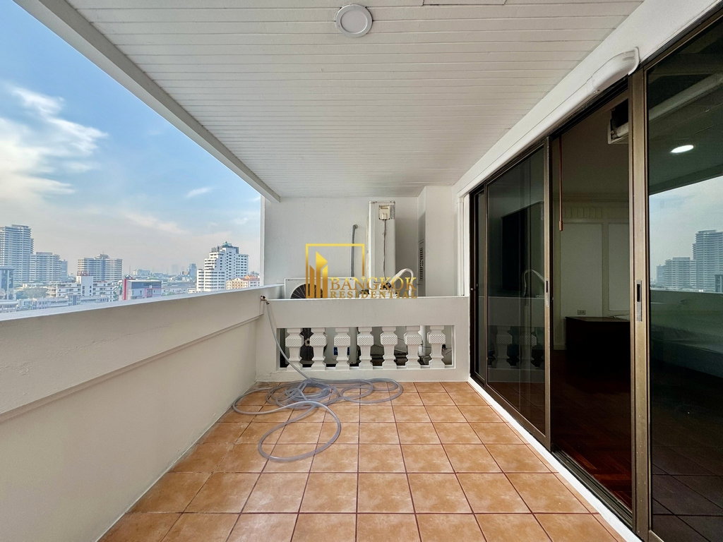 รูป Enormous 4 Bedroom Apartment Located in Phrom Phong Area - BR0765AP - รูปที่ 16/58