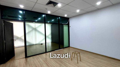 Office for rent วิทยาลัยพิบูลประชาสรรค์แผนกประถม : Partially Fitted Office Space for rent in Asoke