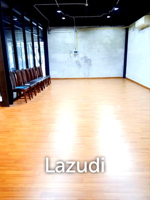 Office for rent BTS Ekkamai : Office space for rent in Watthana