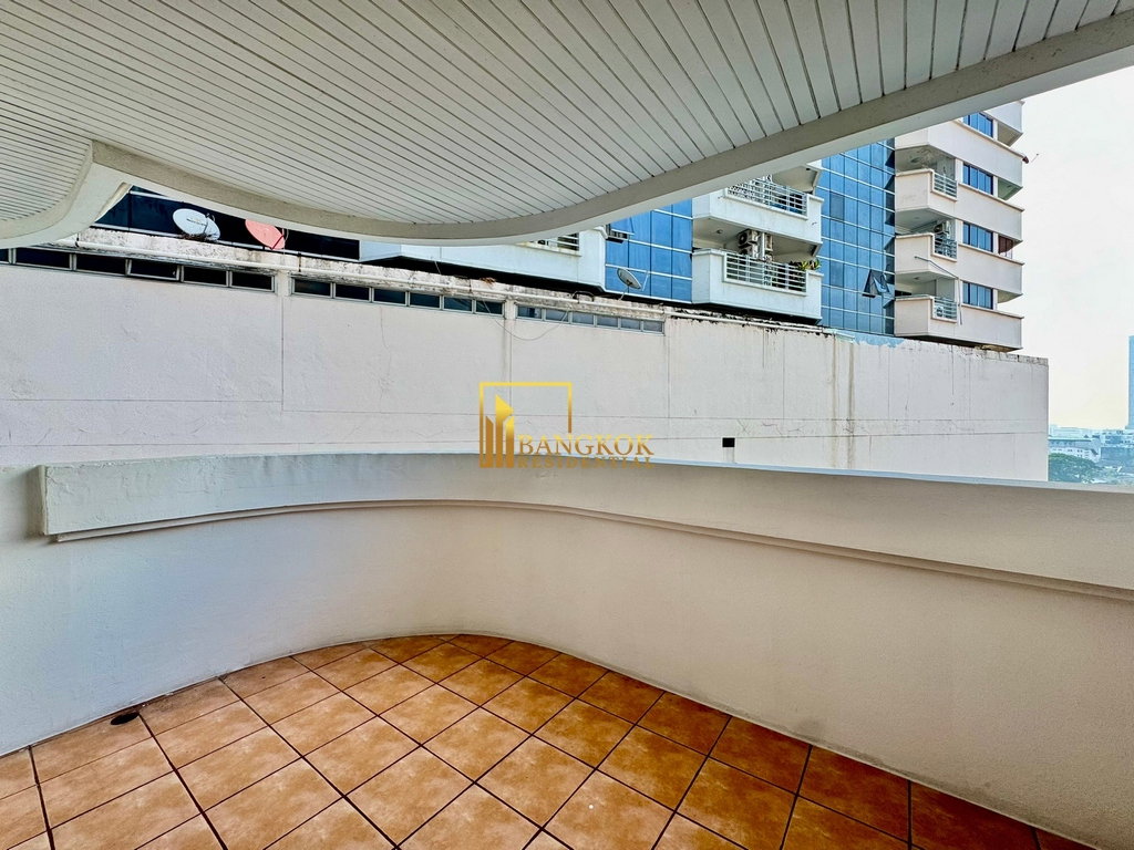 รูป Enormous 4 Bedroom Apartment Located in Phrom Phong Area - BR0765AP - รูปที่ 23/58